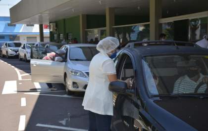 Idosos de 77 a 79 anos recebem segunda dose da vacina em Birigui&nbsp;
