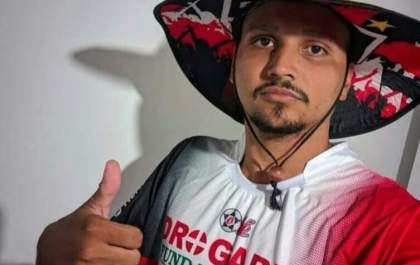 Jovem de 24 anos morre após bater moto em árvore na avenida da Expô