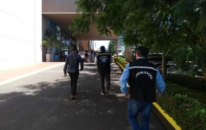 Supermercado é notificado por não organizar filas nem tomar providências contra a covid