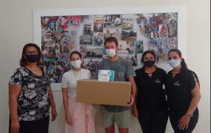 Ritinha Prates recebe doação de mil máscaras da campanha Camiseta do Bem