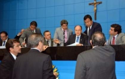 Deputados realizam audiência pública e reunião sobre dados da saúde