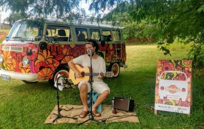 Kombi se transforma em palco e artista lança o projeto AUTOr’all
