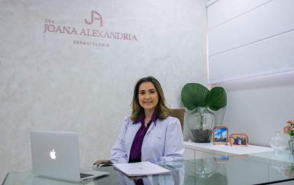 Dermatologista Dra. Joana Alexandria esclarece: quando me preocupar com a queda de cabelo?&nbsp;