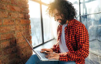 Confira opções de cursos gratuitos para fazer pelo celular