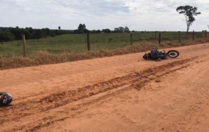 Homem morre em acidente com moto em vicinal