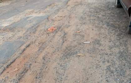 Rua com trechos sem asfalto no Jardim Atlântico é alvo de reclamação