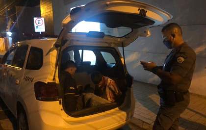 PM prende dupla e recupera moto furtada em Birigui