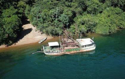 Polícia Federal prende trio por extração ilegal de areia do Rio Tietê em Castilho