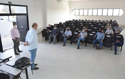 Reunião busca soluções para acabar com excesso de fios e cabos nos postes elétricos de Birigui