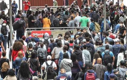 Universidade dos EUA projeta 3ª onda da covid no Brasil em julho