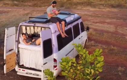 A bordo de motorhome, casal registra visita a Três Lagoas