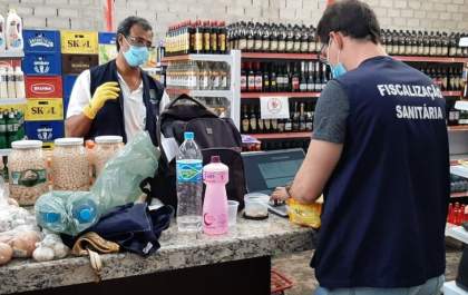 Secretaria de Saúde denuncia à polícia apreensão de mercadorias com validade vencida em depósito de bebidas