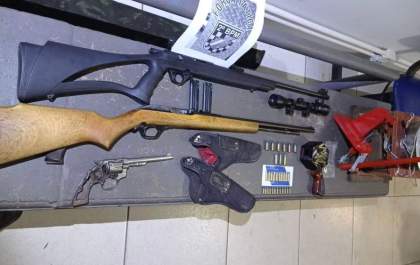 Polícia Militar prende homem por comércio e porte ilegal de arma de fogo
