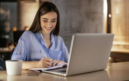 Videoaulas com conteúdo do ensino médio estão sendo oferecidas pela USP