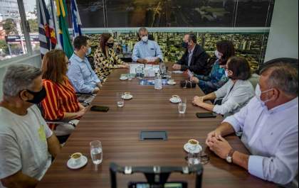 Araçatuba recebe doação de cartões para compra de alimentos