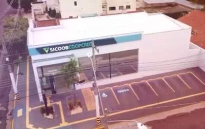 Sicoob Coopcred homenageia Valparaíso pelo aniversário de 84 anos