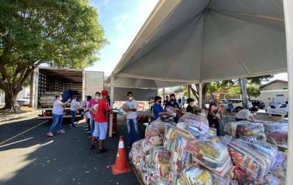 Drive-thru da Solidariedade arrecada mais de 5 toneladas de alimentos
