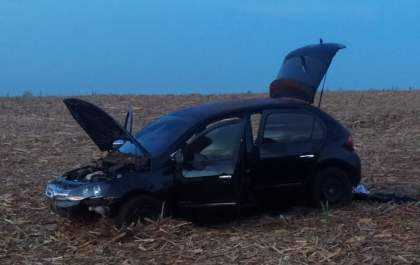 Acusados de roubo de gado são presos com carro furtado
