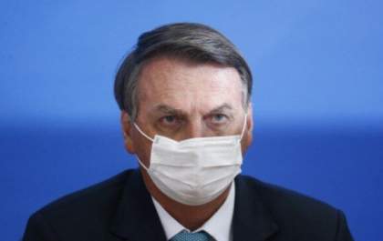 Bolsonaro diz agora que decisão sobre máscaras é de governador