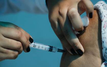 SP antecipa em 30 dias o calendário completo de vacinação contra covid