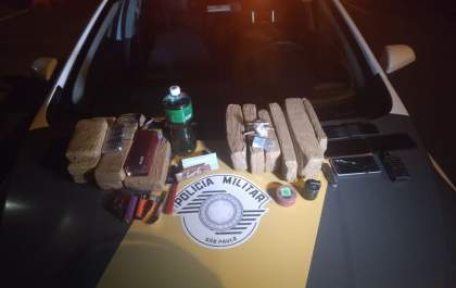 Patrulheiros rodoviários de Andradina flagram vendedor com drogas em S-10 parada em rodovia