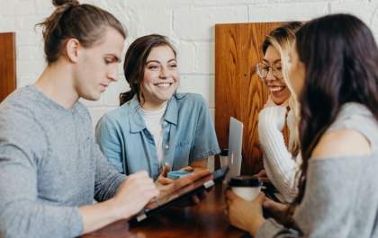 Escola oferece curso de inglês gratuito nas férias