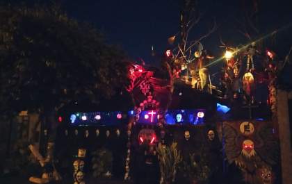 Família decora casa com temática de terror e rock´n´roll em Andradina