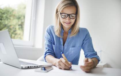 Curso gratuito de educação financeira para mulheres está com inscrições abertas