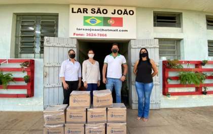 Lar São João recebe doação de cestas básicas de indústria farmacêutica