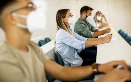 Estudantes vacinados se sentem preparados para começar faculdade, aponta pesquisa