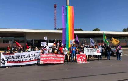 Manifestantes se reúnem na Avenida Rosário Congro em novo ato contra o governo Bolsonaro
