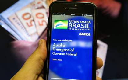 Trabalhadores nascidos em março podem sacar auxílio emergencial