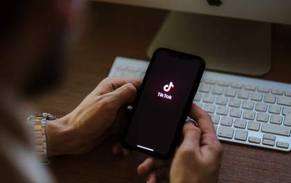 Entenda como o Tiktok pode te ajudar a estudar para o Enem