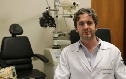 Dr. Marco Bonini Filho aborda as causas e tratamento das moscas volantes na visão