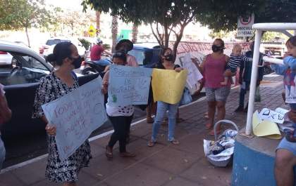 Sem teto se reúnem em frente a prefeitura para reunião com Guerreiro