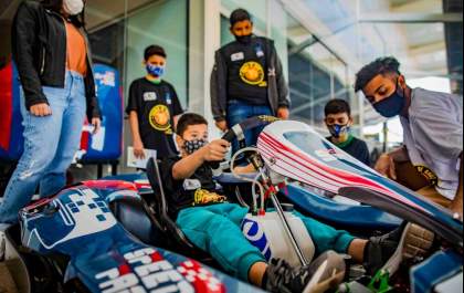 Crianças do Cras São José de Araçatuba fazem aulas de kart no Speed Park