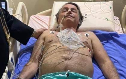 Internado com obstrução intestinal, Bolsonaro será levado para São Paulo