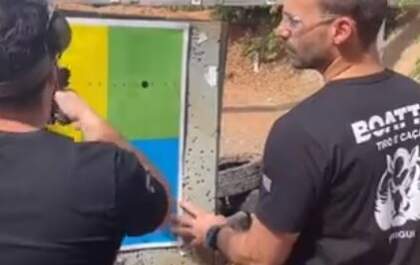 Eduardo Bolsonaro pratica tiro e faz visitas em Araçatuba
