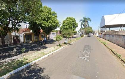 Psicóloga tomba carro após bater em outro que estava parado