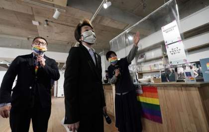 Com mais atletas LGBTQ do que nunca, Jogos levantam debate no Japão
