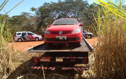 Veículo é encontrado no canavial