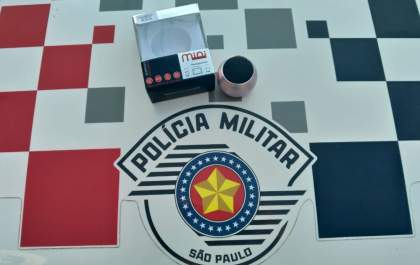 PM prende casal por furto de caixa de som em estabelecimento comercial