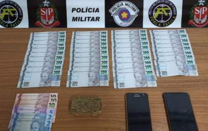 Acusada de tráfico é presa com maconha e R$ 7 mil em dinheiro