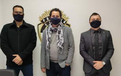 Vítima de estelionato retorna à delegacia para agradecer
