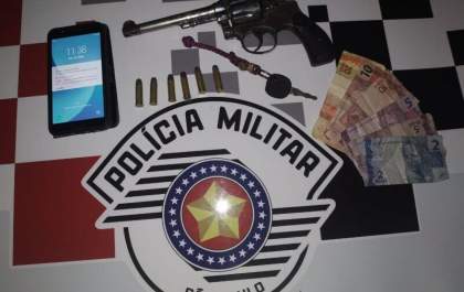 Três são presos após roubo a restaurante