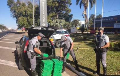 Polícia apreende mais de 200 quilos de maconha em carro na Rondon
