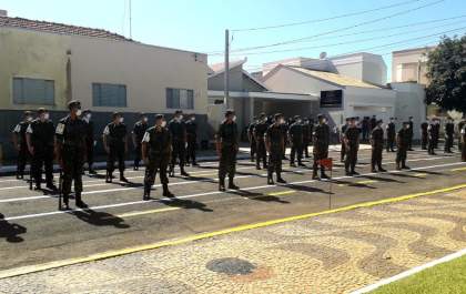 Tiro de Guerra de Araçatuba recebe Comando Militar Estadual para inspeção e formatura