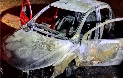 Policiais militares salvam vítima de sequestro resgatada de veículo em chamas