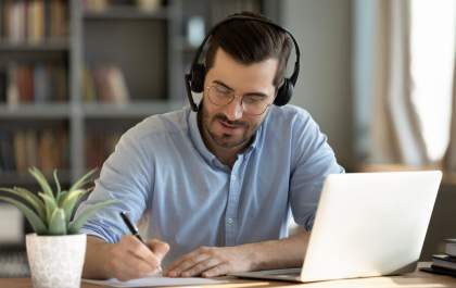 Pessoas com domínio em Inglês têm renda maior, mas são minoria nas empresas