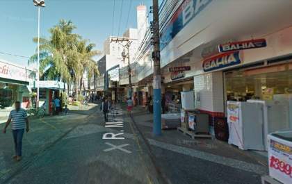 Homem é preso após invadir loja no calçadão na madrugada e furtar 13 celulares